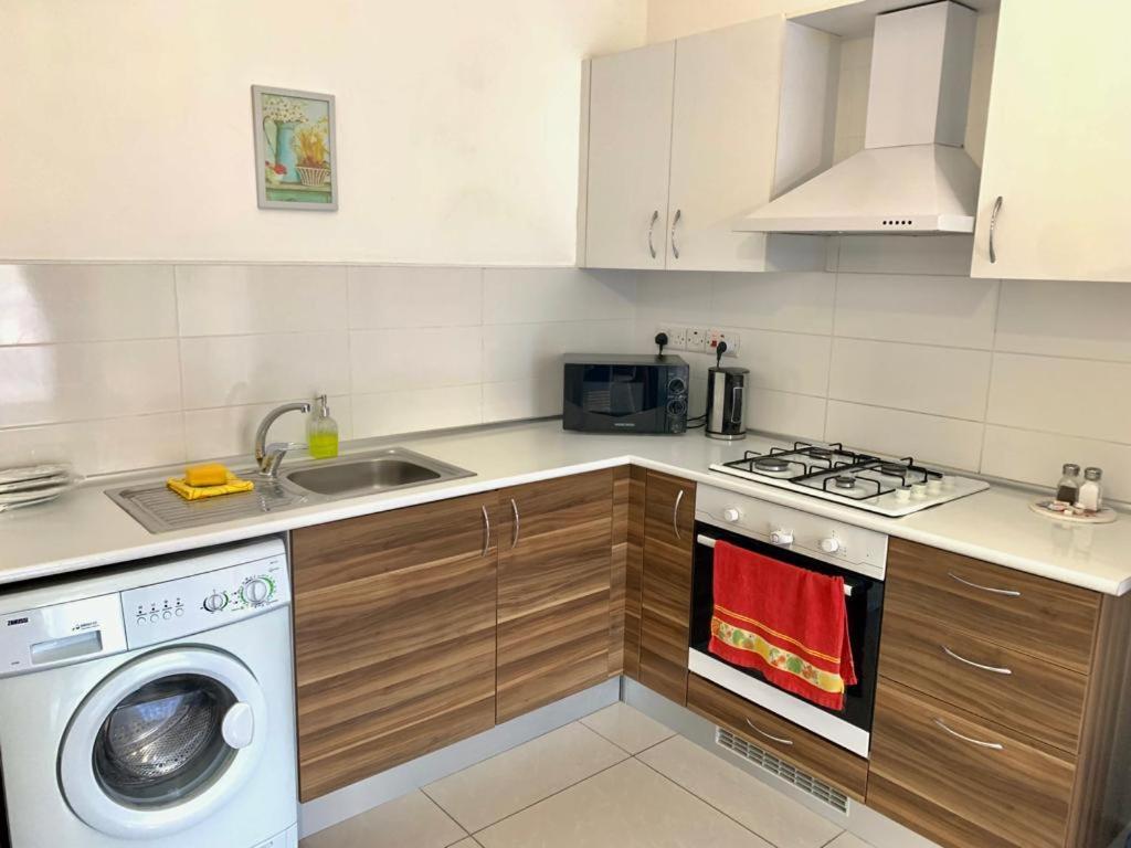 Beautiful & Quiet Two-Bedroom Apartment With Private Garden Lukomorye C1 키레니아 외부 사진