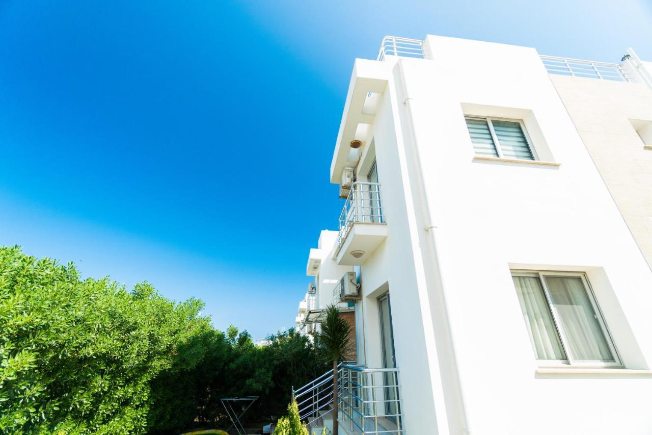 Beautiful & Quiet Two-Bedroom Apartment With Private Garden Lukomorye C1 키레니아 외부 사진